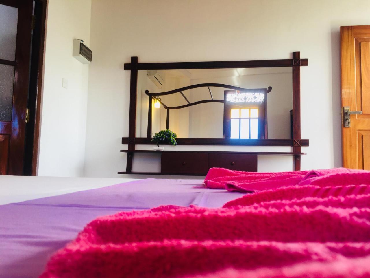 Sanjula Apartments Хиккадува Экстерьер фото