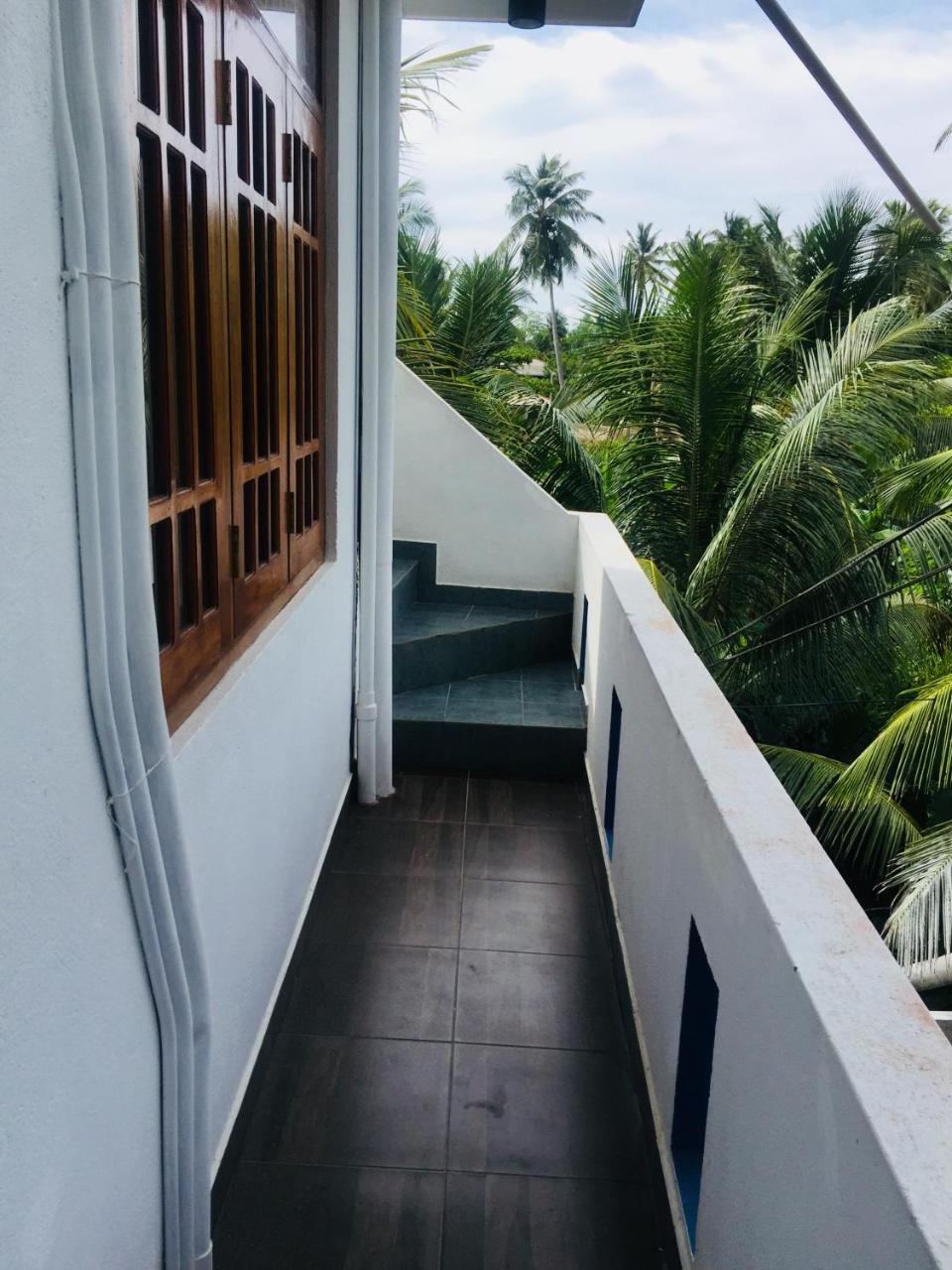 Sanjula Apartments Хиккадува Экстерьер фото