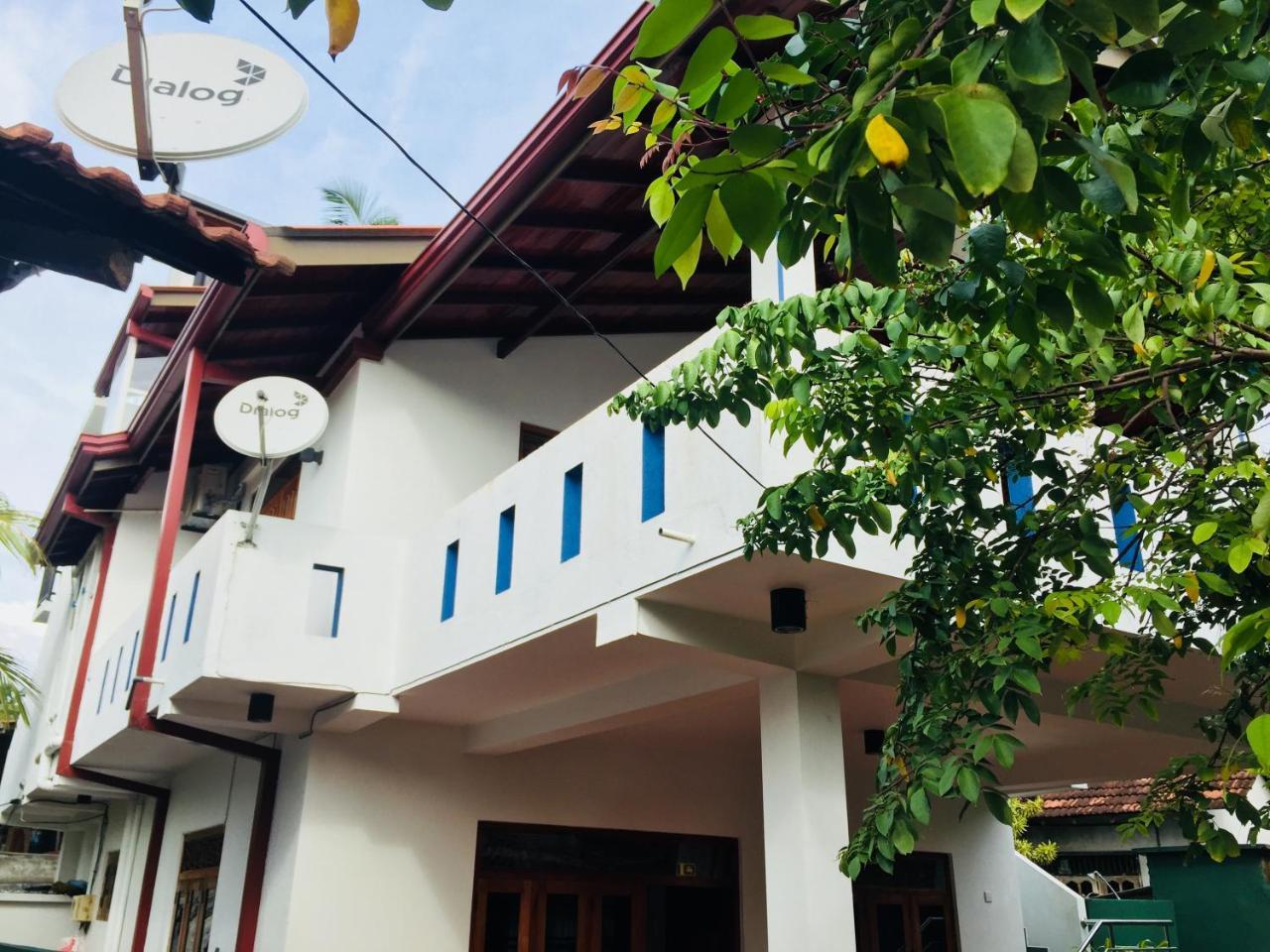 Sanjula Apartments Хиккадува Экстерьер фото